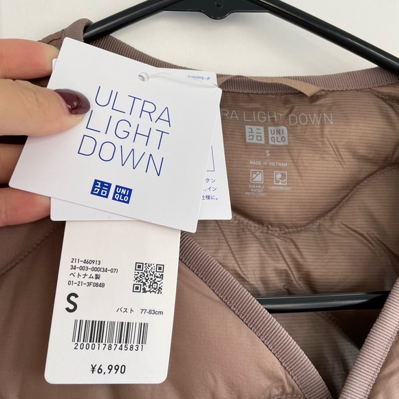 COPY - Uniqlo ultra light down quilted vest - Picture 2 of 4